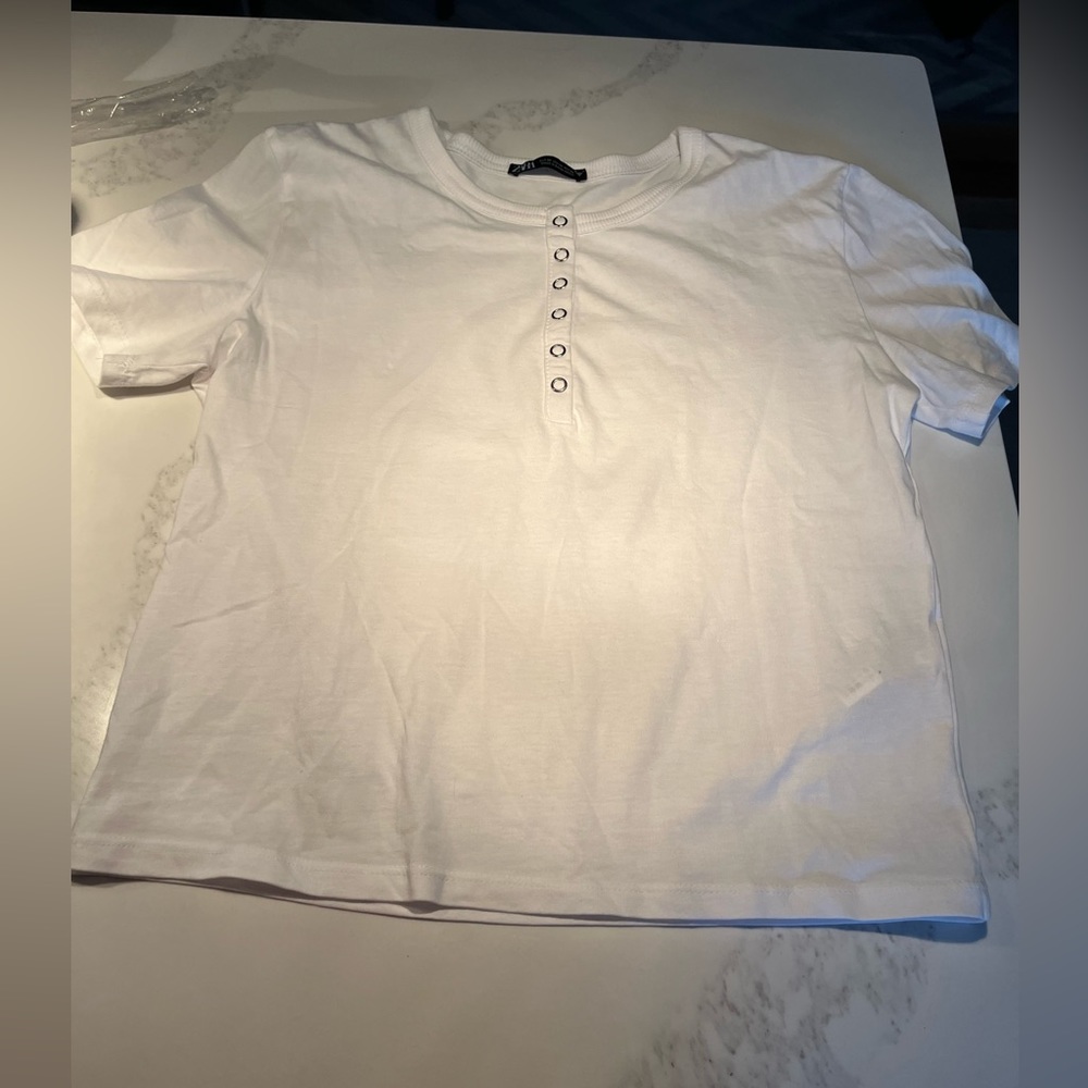 Zara white shirt sleeve shirt. 6 Snaps up the front.  Size medium.